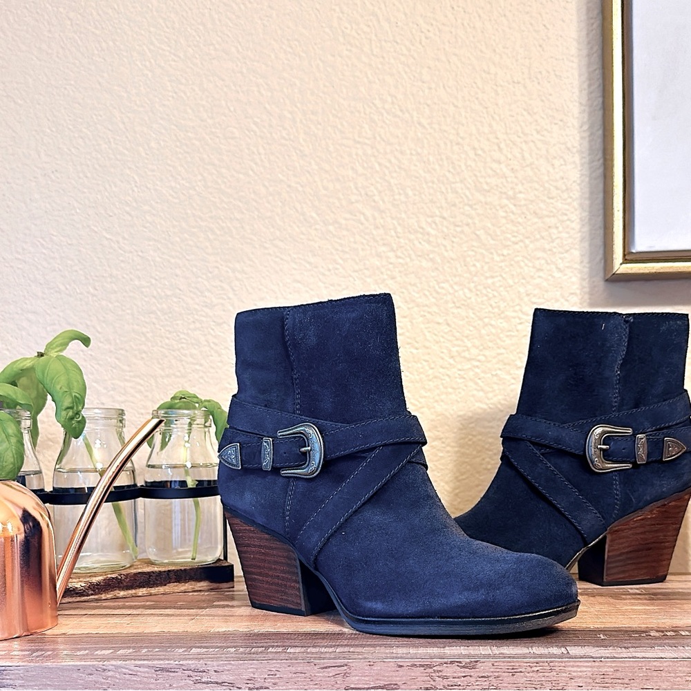 ZODIAC Navy Suede SAMMI Bootie Size 8.5